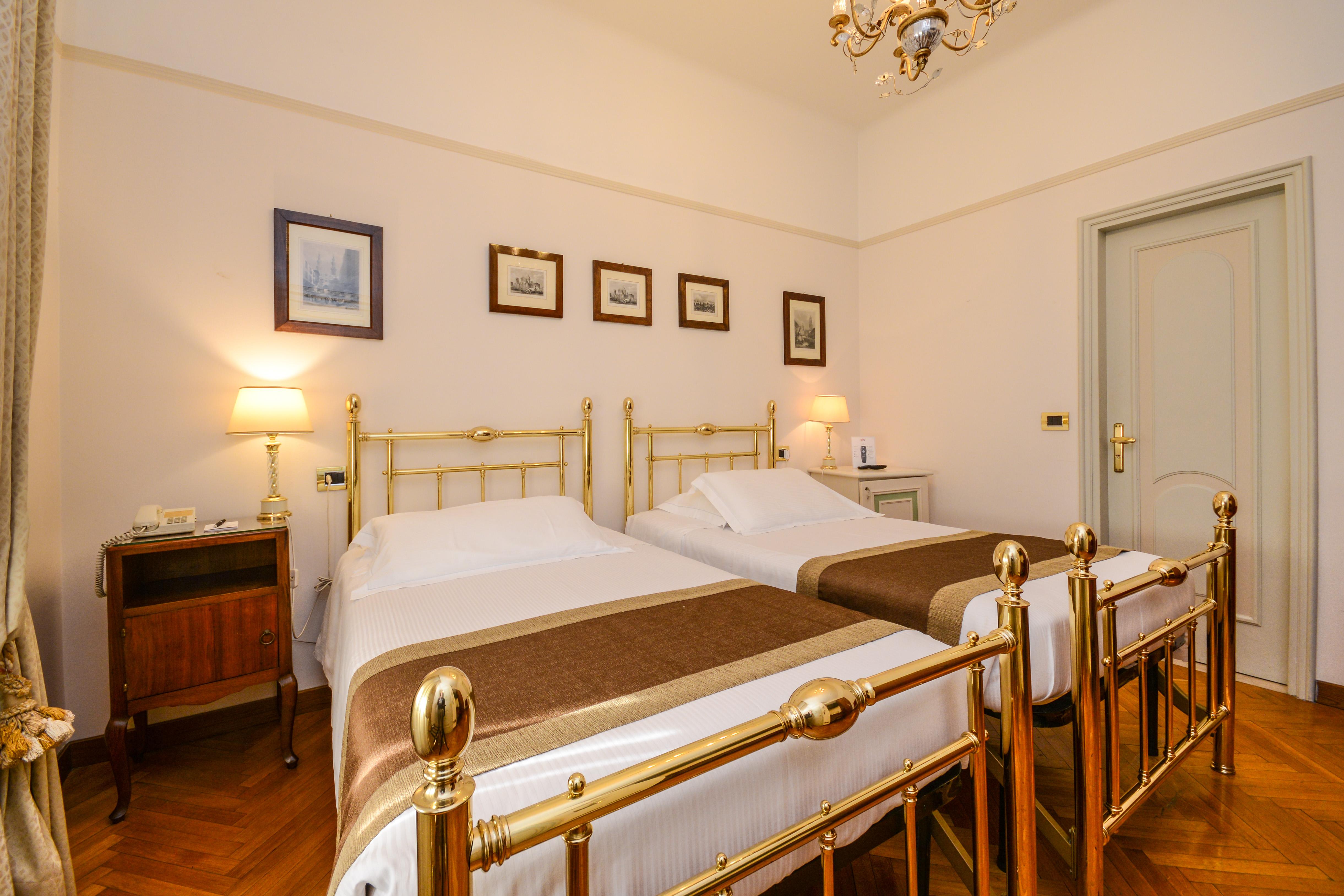 Hotel Vittoria Brescia Dış mekan fotoğraf A room at the hotel