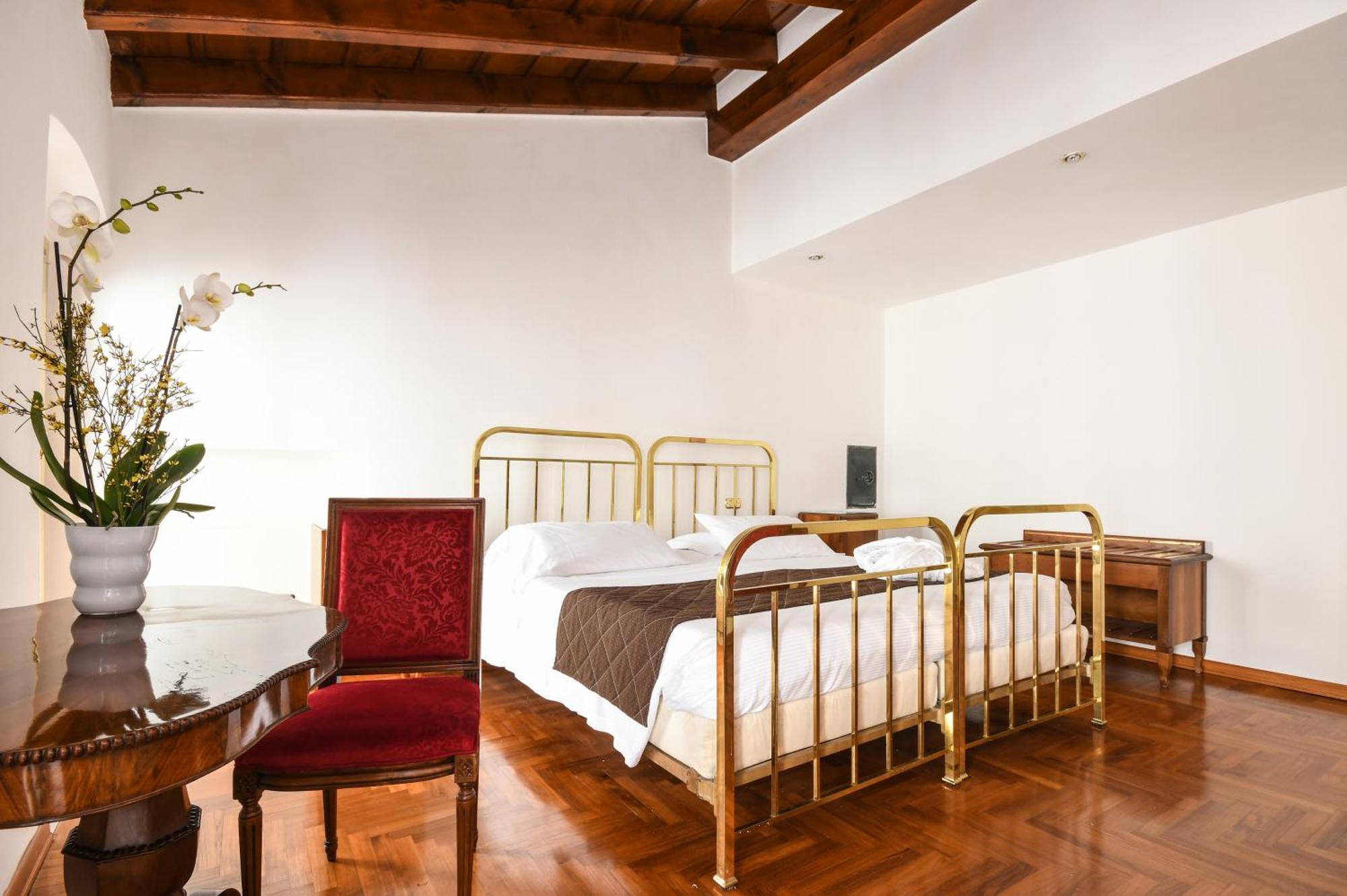 Hotel Vittoria Brescia Dış mekan fotoğraf A room at the hotel